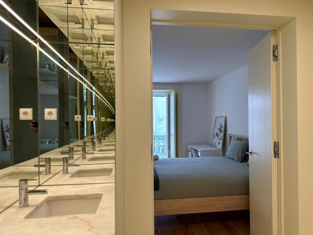 Bedroom In Shared House In Chiado - Historic Center Of Habitación en casa particular *