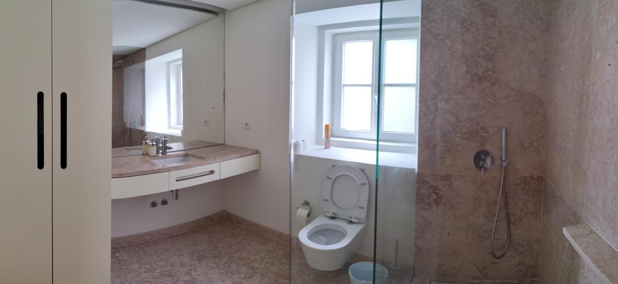 Bedroom In Shared House In Chiado - Historic Center Of Habitación en casa particular Lisboa