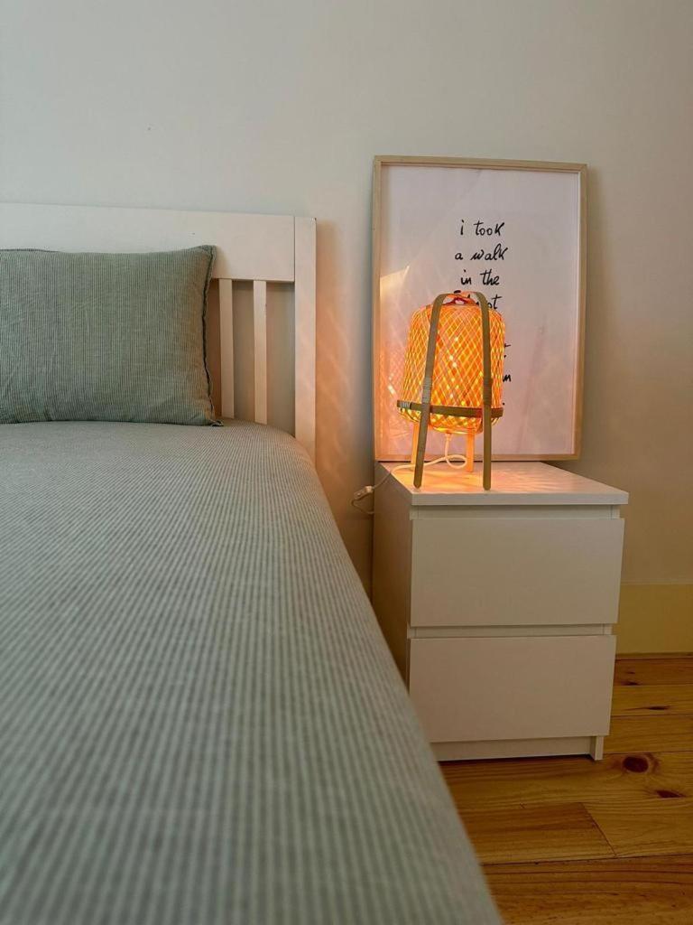Bedroom In Shared House In Chiado - Historic Center Of Habitación en casa particular Lisboa