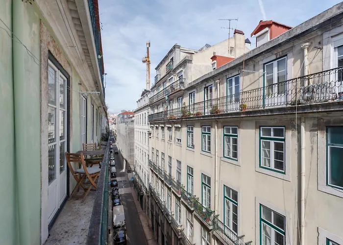 Central Bedroom In Shared House In Chiado - Historic Center Of Lisbon