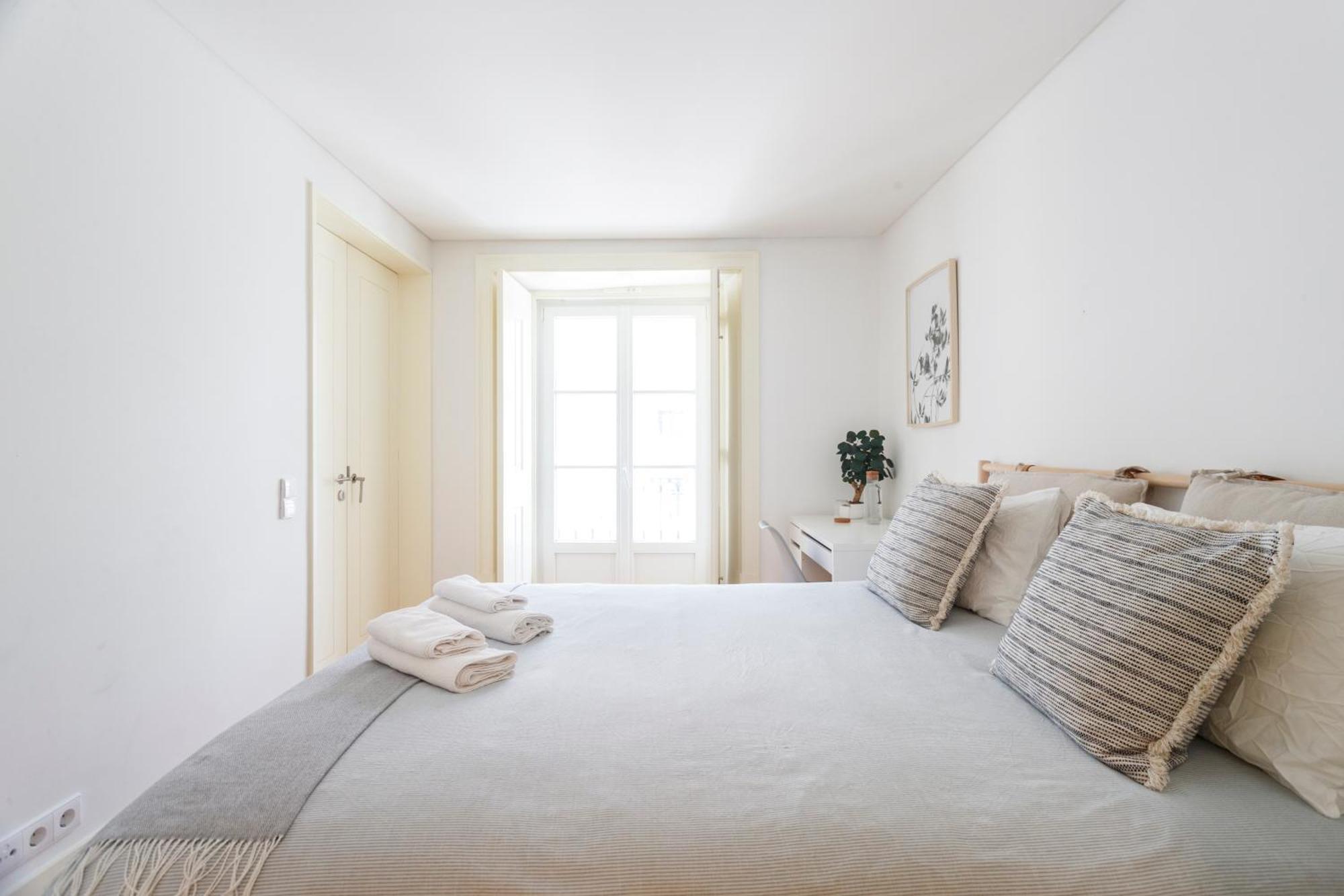 Quarto em Acomodações Particulares Bedroom In Shared House In Chiado - Historic Center Of