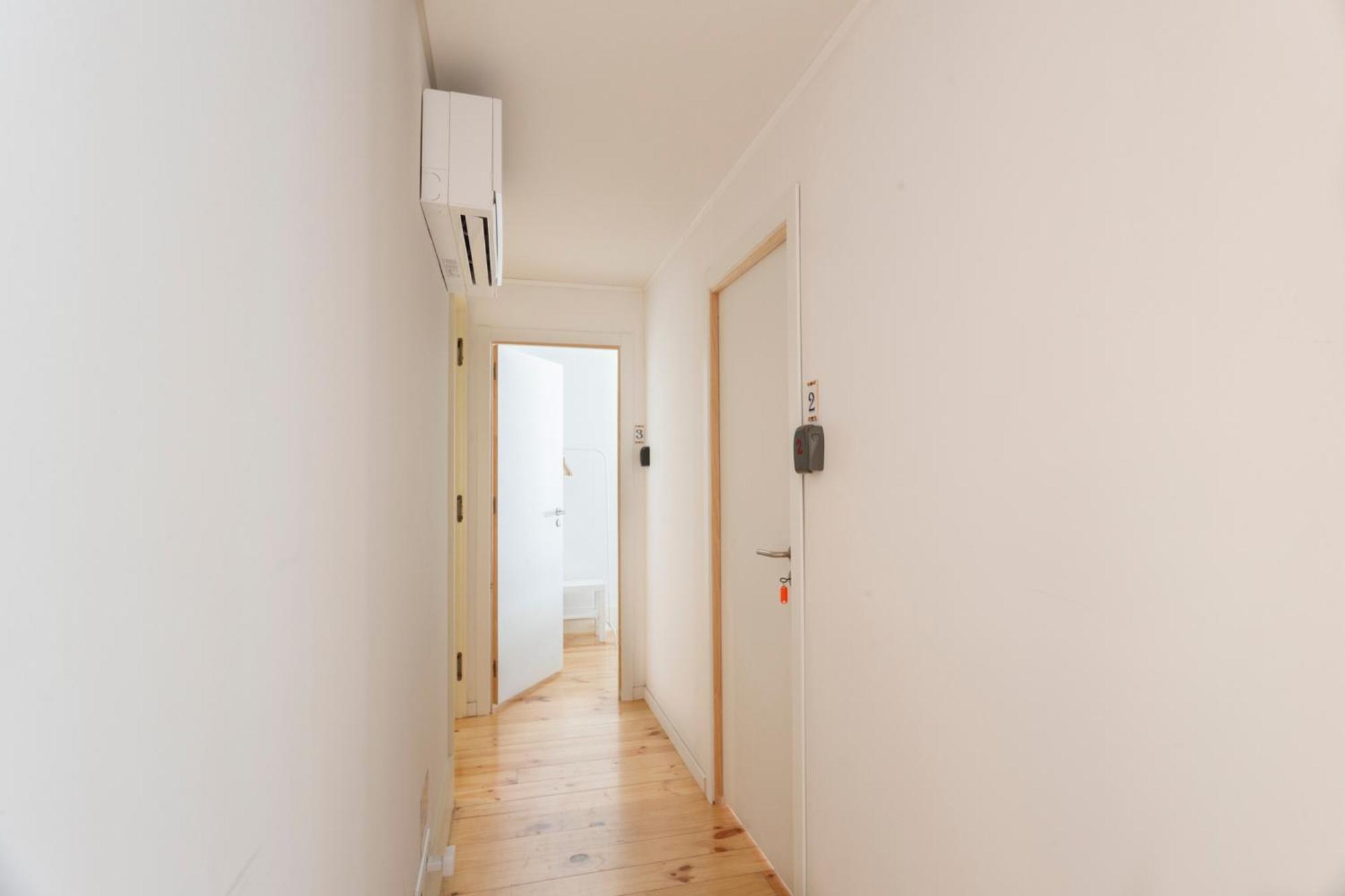 Bedroom In Shared House In Chiado - Historic Center Of * Lisboa
