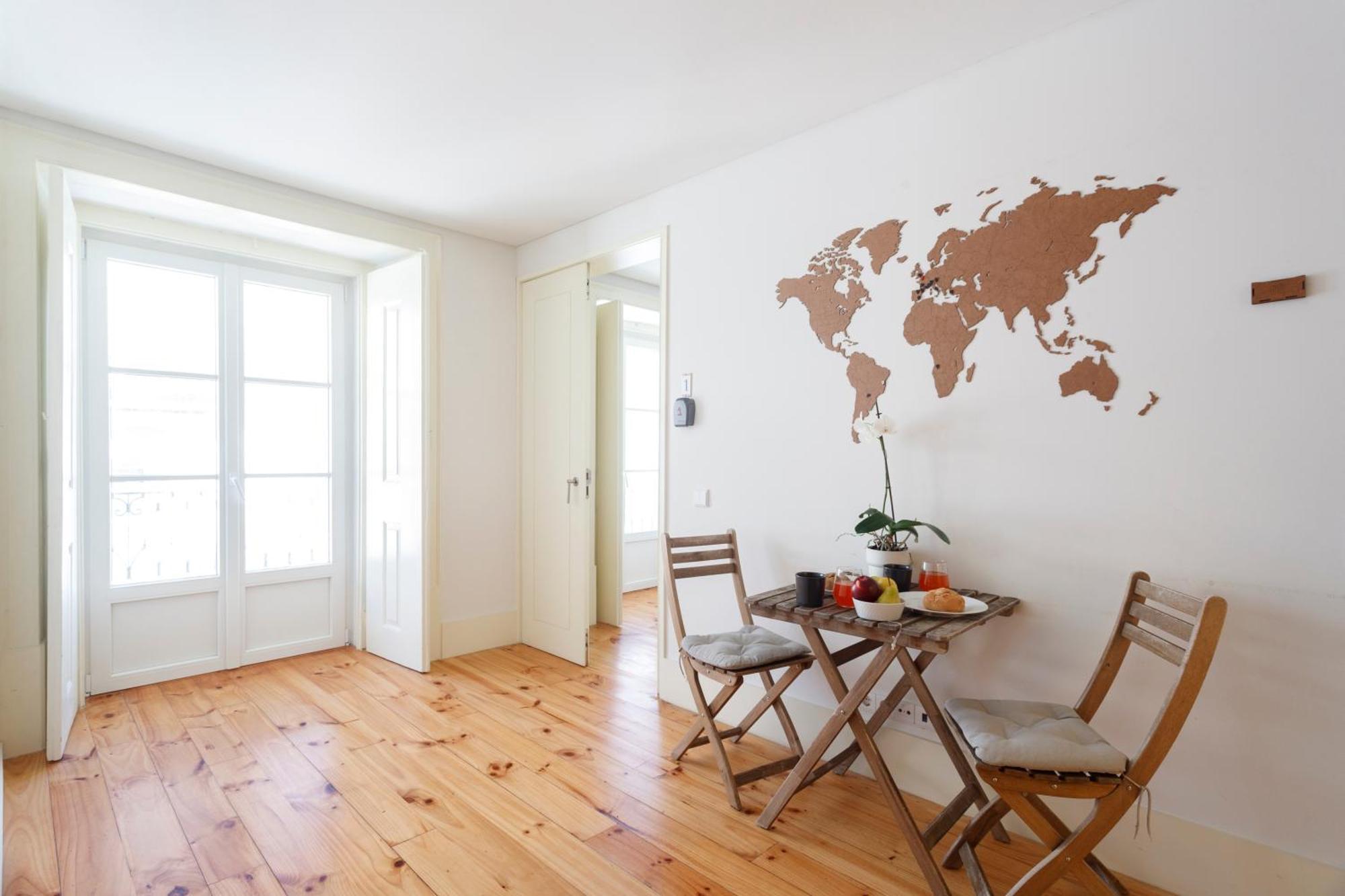 Bedroom In Shared House In Chiado - Historic Center Of * Lisboa