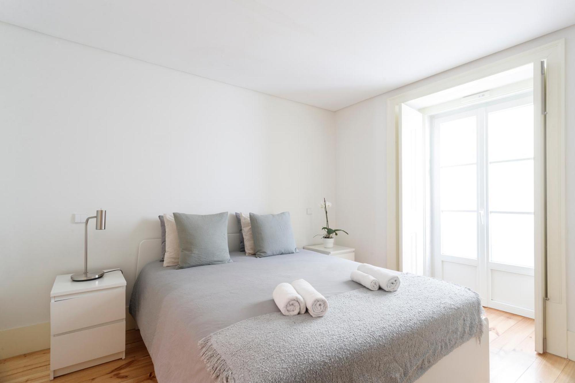Bedroom In Shared House In Chiado - Historic Center Of * Lisboa